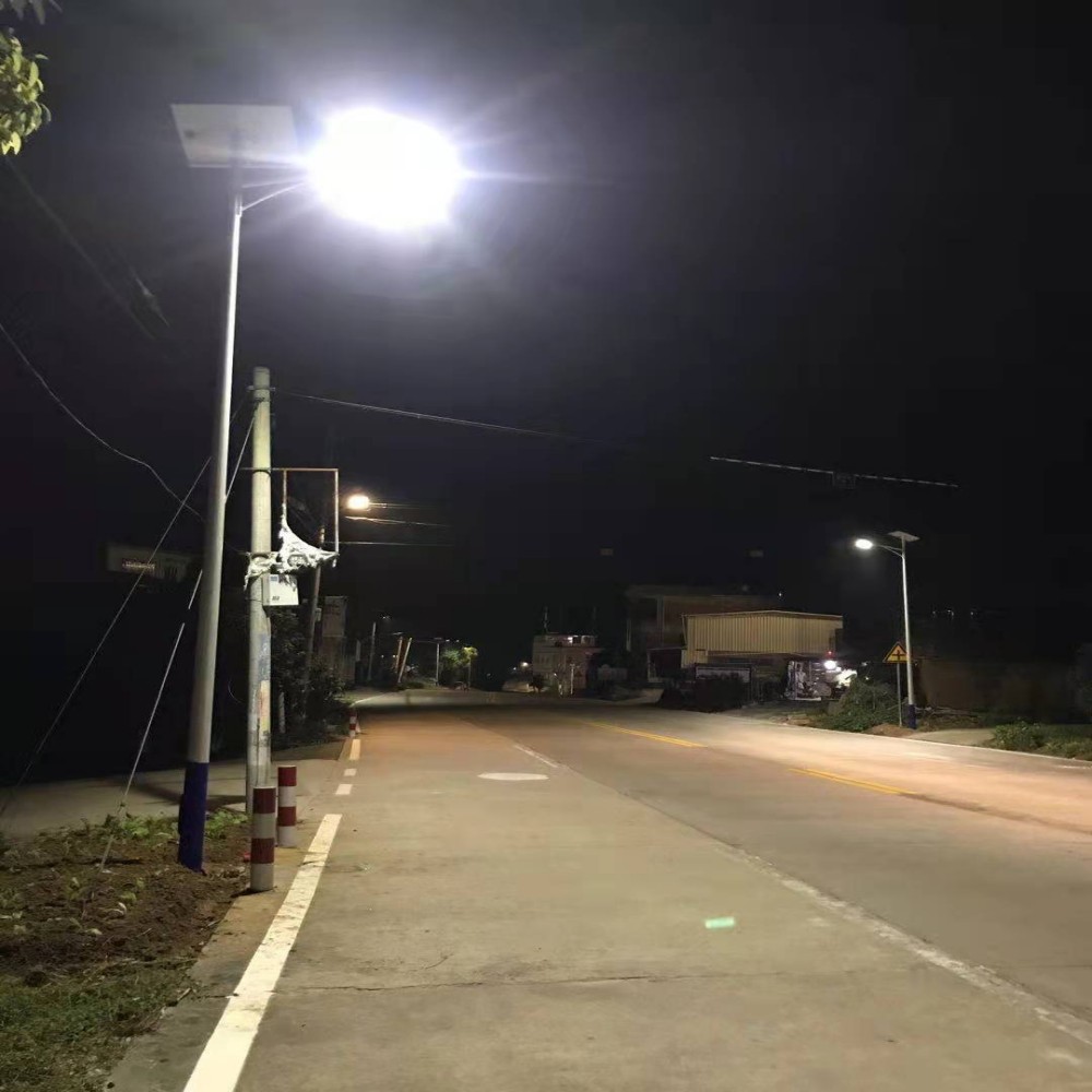 Solar street light lifespan and maintenance